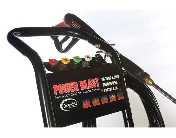 hidrolavadora POWERBLAST  PB-2200-6.5Kcon motor  a gasolina de 6.5hp.